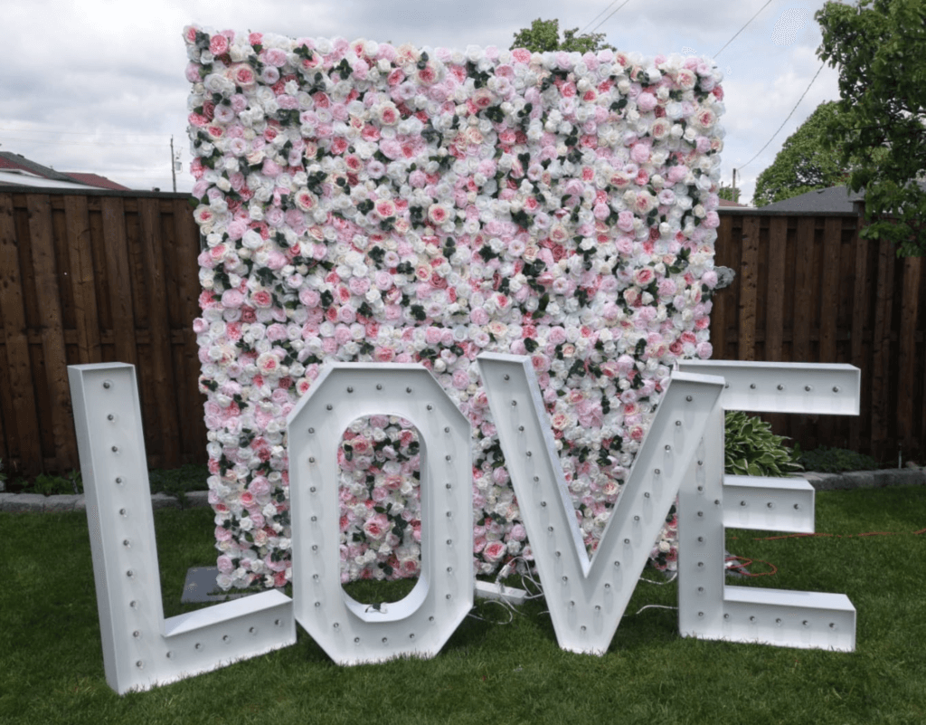 Tips for Using Barrie PhotoBooth to Decorate Your Party Show Booth Canada