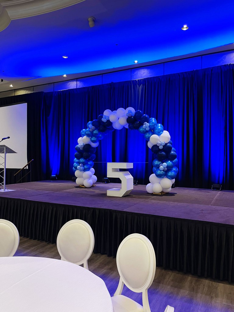 Hamilton balloon arch with marquee number 5