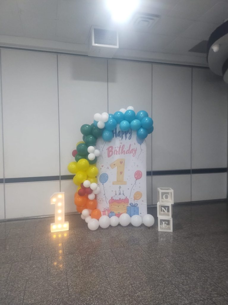 Oshawa marquee number with a chiara arch framed by balloon half arch