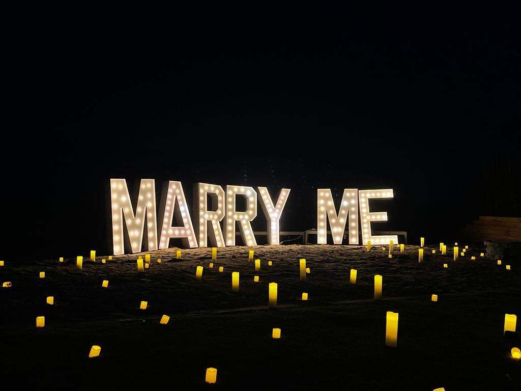 rent London marquee letters that spell out "marry me"