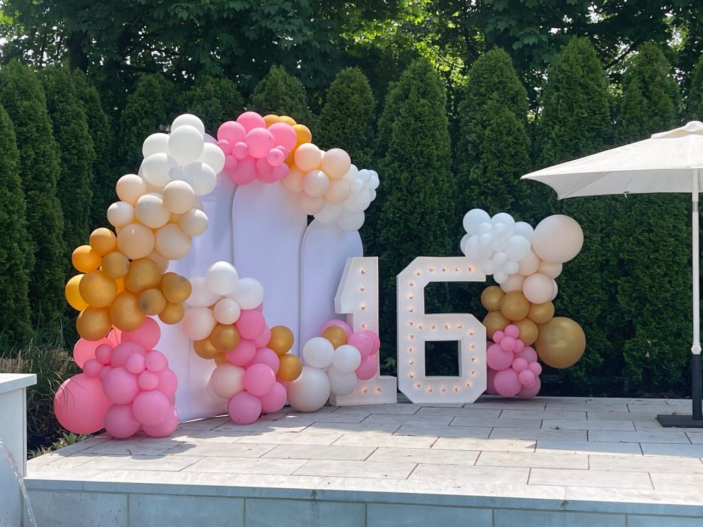 Party rentals in Toronto, chiara arches with balloons framing them and marquee numbers to show the age